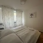 Budget Dlouha Apartment